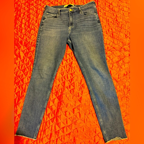 ❤️HOLLISTER WOMENS CA CURVY HIGH-RISE SUPER SKINNY❤️❤️SIZE W32 L29❤️❤️ - Picture 6 of 6